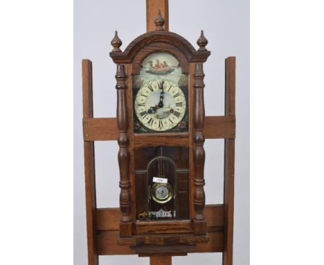 Eiken hangklok met wijzerplaat beschilderd, 20e eeuw regulateurmodel. - Oak hanging clock with painted dial, 20th century reg