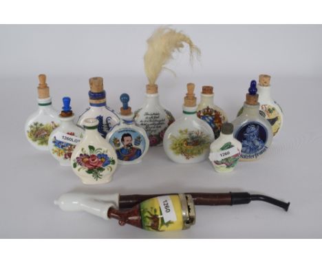 10 antiek porseleinen snuifflesjes + 1 snuffbottle + Duitse pijp. - 10 antique porcelain snuff bottles + 1 snuffbottle + Germ