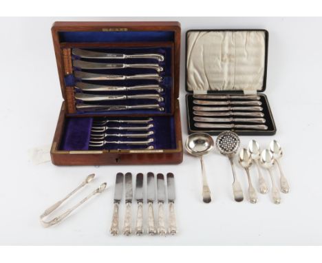 Boxed set of six pistol handled tea knives and forks by the Goldsmiths and Silversmiths Company, London 1904, cased set of si