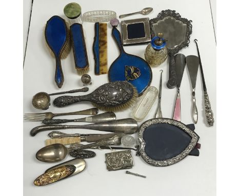 A box of various silver and plated wares to include King's pattern silver tablespoon, table fork, teaspoon, egg-shaped pepper