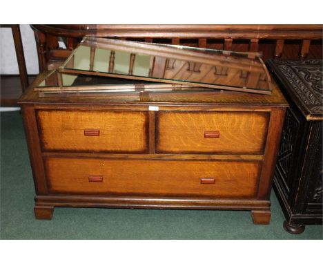 20th century oak dressing table, with triple mirror, two short and one long drawer to base, on bracket feet, 102cm wide