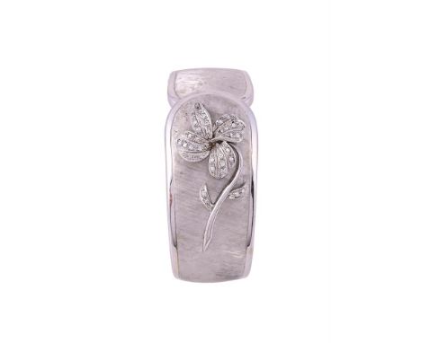 A DIAMOND HINGED BANGLEThe textured shaped white gold coloured bangle with an applied eight cut diamond set flower head, appr