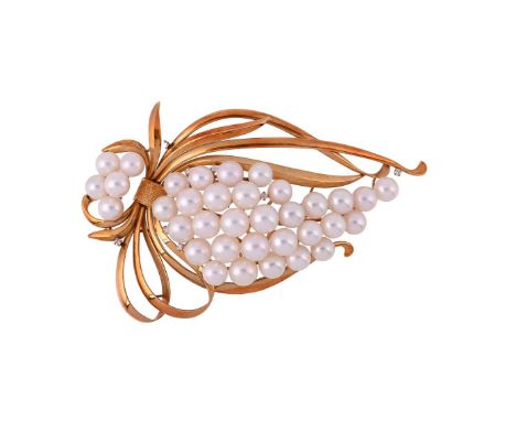 A CULTURED PEARL AND DIAMOND STYLISED GRAPE BUNCH BROOCH/PENDANTThe cluster of graduated cultured pearls with a polished gold