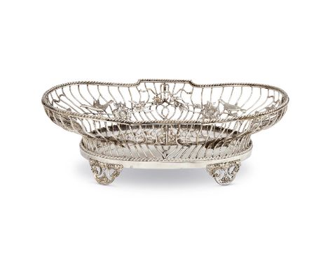 AN EDWARDIAN SILVER SHAPED OBLONG FRUIT BASKETELKINGTON & CO., LONDON 1908With a cable twist border, the wirework body applie