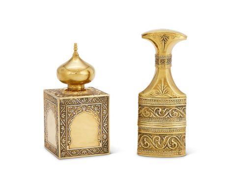 A CASED PAIR OF SILVER GILT PERFUME BOTTLES ASPREY & CO. LTD., LONDON 1984 One with a domed cover to a rectangular body, chas