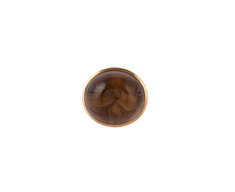BERTEL GARDBERG FOR RIONORE, KILKENNY, AN 18 CARAT GOLD SMOKY QUARTZ CAT FACE DRESS RINGDUBLIN 1969 AND LONDON 1969 IMPORT MA