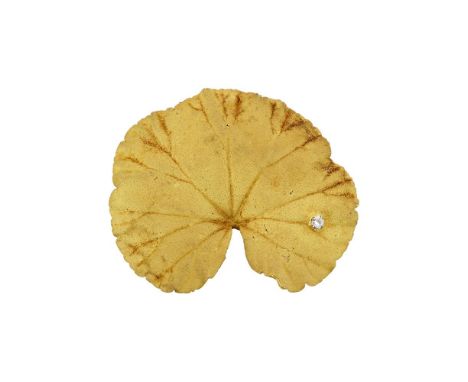 ANDREW GRIMA, AN 18 CARAT GOLD DIAMOND ACCENTED CYCLAMEN LEAF BROOCH LONDON 1979The textured naturalistic gold leaf, set with
