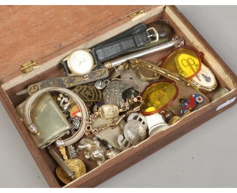 A wooden cigar box and contents of collectables including ladies wristwatches, enamel badges, thimbles, pen knives etc.