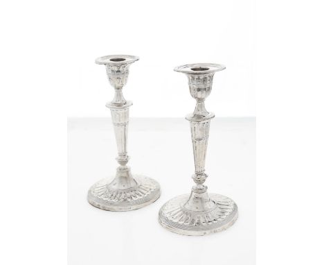 A PAIR OF VICTORIAN NEO-CLASSICAL STYLE&nbsp; SILVER CANDLESTICKS, THE FLUTED SCONCE WITH REEDED BAND ON TAPERED STEM AND OVA