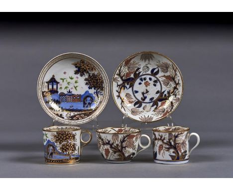 A NEW HALL TRIO AND COFFEE CAN AND SAUCER, PATTERN 446 AND IMARI ELEPHANT PATTERN 876, C1800, SAUCERS 14CM DIAM Condition rep