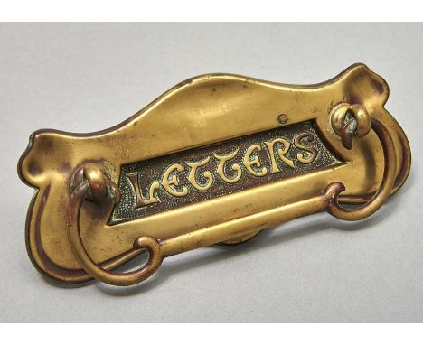 AN EDWARDIAN BRASS COMBINED DOOR KNOCKER - LETTER PLATE, JAMES CARTLAND &amp; SONS, BIRMINGHAM, C1910, 22CM L, MAKER'S MARK C