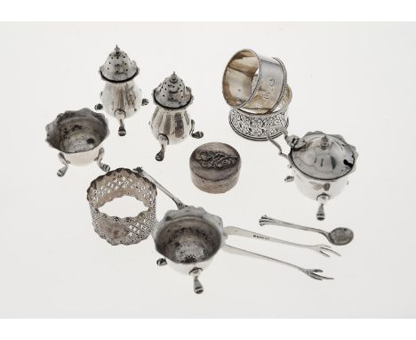 A GEORGE V FIVE PIECE SILVER CONDIMENT SET, PEPPERETTE 65MM H, BY ROBERT PRINGLE &amp; SONS, CHESTER, 1912 AND 12 AND MICELLA