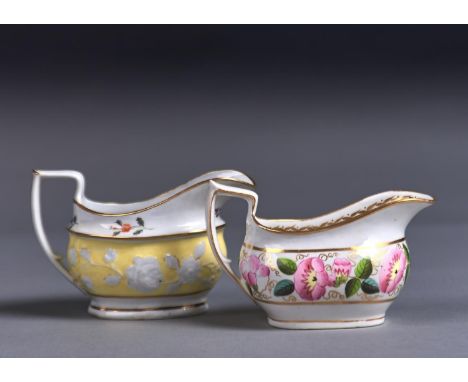 A NEW HALL CREAM JUG, PATTERN 1155, C1815-20, PAINTED WITH A WIDE BAND OF PUCE FLOWERS, 9.5CM H AND A CONTEMPORARY CHAMBERLAI