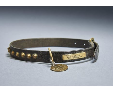 A BRASS MOUNTED LEATHER DOG COLLAR, EARLY 20TH C, INSCRIBED MR TAYLOR 109 VICARAGE ROAD WEST BROMWICH Condition reportLight w