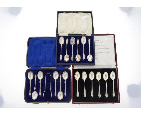 A SET OF SIX EDWARDIAN SILVER COFFEE SPOONS AND PAIR OF SUGAR BOWS, APOSTLE PATTERN, BY HARRISON BROTHERS AND HOWSON, SHEFFIE