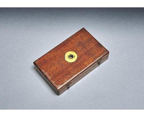 AN ENGLISH BRASS GOULD-TYPE POCKET MICROSCOPE, C1840, THE LID OF THE FITTED MAHOGANY CASE FORMING THE BASE WITH CENTRAL LACQU