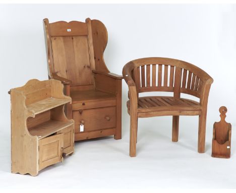 A REPRODUCTION PINE 'LAMBING' CHAIR, MODERN, WITH SHAPED PANELLED BACK, WINGS AND ARMS, BOARDED SEAT ABOVE A PANELLED DRAWER,