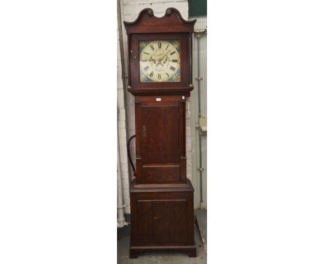 AN OAK LONGCASE CLOCK, EARLY 19TH C, WITH BROKEN SWAN NECK PEDIMENT ABOVE A GLAZED DOOR REVEALING PAINTED DIAL INSCRIBED DANL