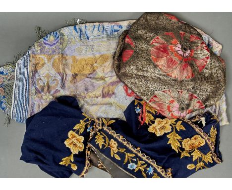 A SMALL GROUP OF VINTAGE TEXTILES TO INCLUDE AN ORIENTALIST WOVEN AZURE BLUE AND GOLD WOOL BED COVER, 1920S, APPROX 170 X 230