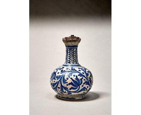 AN ITALIAN MAIOLICA BOTTLE, POSSIBLY PESARO, LATE 18TH C, BOLDLY PAINTED WITH SCROLLING FOLIAGE, THE NECK WITH UPRIGHT LEAVES