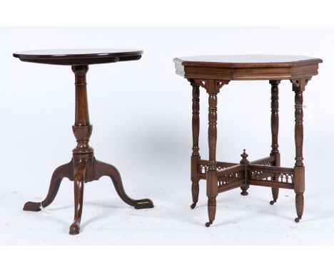 A GEORGE III MAHOGANY TRIPOD TABLE, C1770, THE CIRCULAR TOP ABOVE A TURNED BALUSTER COLUMN AND THREE OUTSWEPT LEGS TERMINATIN