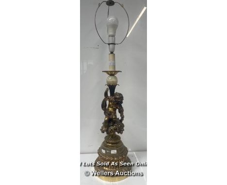 LARGE DECORATIVE GILT METAL AND ONYX TABLE LAMP FITTED FOR ELECTRICITY. 85.5CM HIGH INCLUDING LIGHT FITTING.