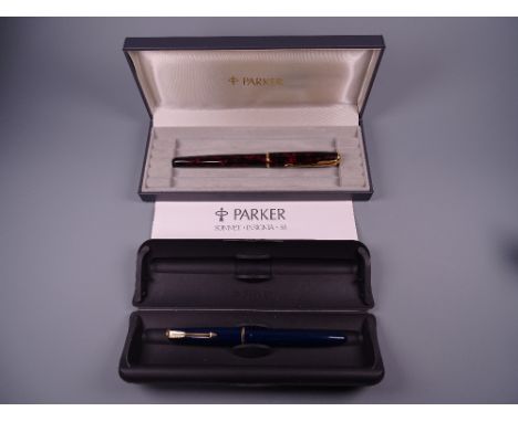 A VINTAGE BOXED BLUE PARKER SLIMFOLD FOUNTAIN PEN with 14k nib & gold plated trim together with a modern Autumn red Laque Par