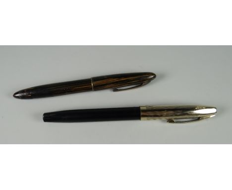 A VINTAGE GOLDEN BROWN PEARL SHEAFFER 875 LIFETIME SOVEREIGN II TRIUMPH FOUNTAIN PEN with wire cap ring, white dot & Triumph 