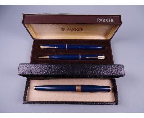 A VINTAGE BOXED BLUE PARKER 17 FOUNTAIN PEN with gold plated trim, slight damage to cap stud together with a vintage blue Par