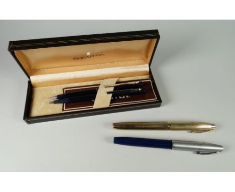 A VINTAGE / EARLY 1980s BLUE / GREY METALLIC SHEAFFER TRZ SLIMLINE BALLPOINT PEN & PENCIL SET with chrome trim in original bo