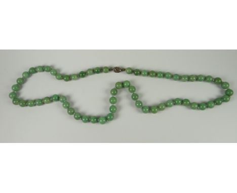 A STRAND OF SPHERICAL JADE BEADS WITH SILVER CLASP