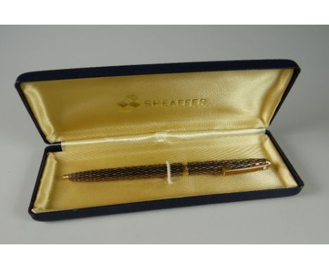 A VINTAGE 14CT GOLD FILLED SHEAFFER IMPERIAL SOVEREIGN BALLPOINT PEN with cut diamond pattern & gold plated trim, worn price 