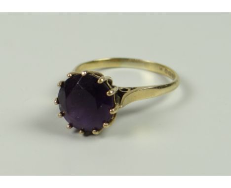 A 9CT YELLOW GOLD AMETHYST RING, 3grams approx, (size R)