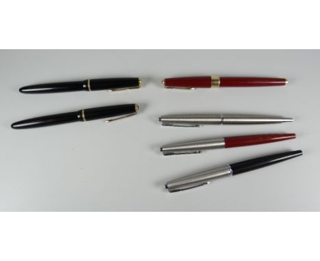 TWO VINTAGE BOXED BLACK PARKER DUOFOLD JUNIOR FOUNTAIN PENS with gold trim, cap buttons missing / damaged, a vintage red Park