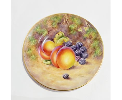 Royal Worcester porcelain plate, M. Holloway handpainted with peaches and blackberries, 20 cms dia.
