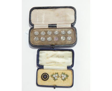 A set of 11 Victorian silver buttons, Birmingham 1900 (cased) together with a pair of leaf buttons and a micro mosaic button 