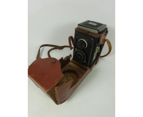 Zeiss Ikon Ikoflex TLR camera in leather case    Condition Report   Click here for further images, condition, auction times &