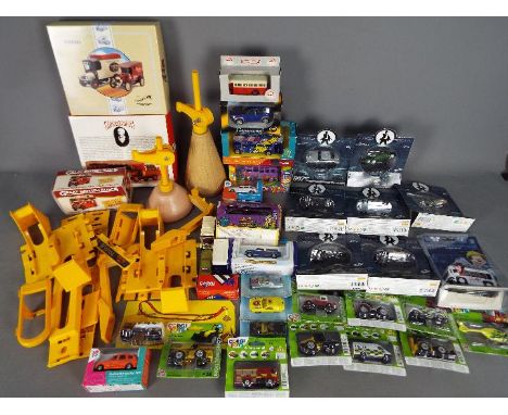 Corgi, Cararama, Maisto, Other - An eclectic mix of mainly boxed diecast vehicles in a variety of scales, together with a qua