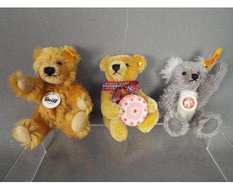Steiff - three Steiff bears to include #039416, #001116, #027956, all with tags, yellow labels and buttons, average height 10