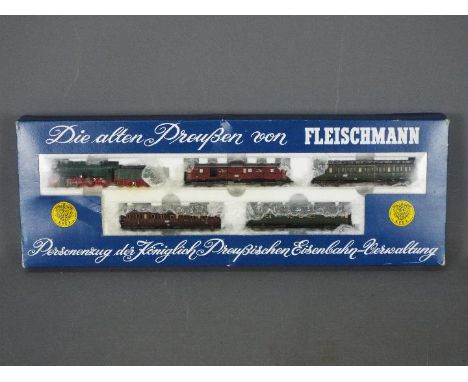 Fleischmann - A boxed Fleischmann #7880 N Gauge Royal Prussian Train Set. The set contains a P8 4-6-0 steam locomotive and te