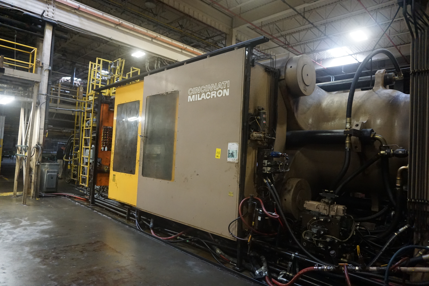 Cincinnati Milacron 3000 Ton, 362 oz. Plastic Injection Molding Machine