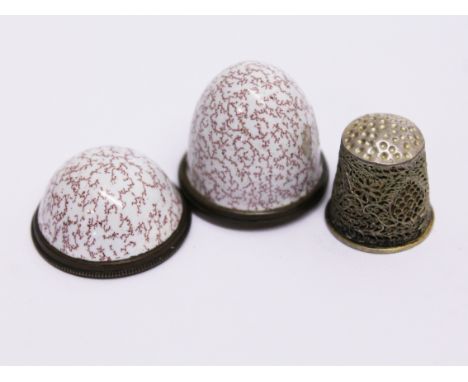 An enamel "egg" thimble case, length 3cm