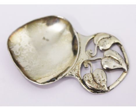 A contemporary Art Nouveau silver caddy spoon, length 7cm
 
Condition very good, no damage/repair, slightly tarnished only.