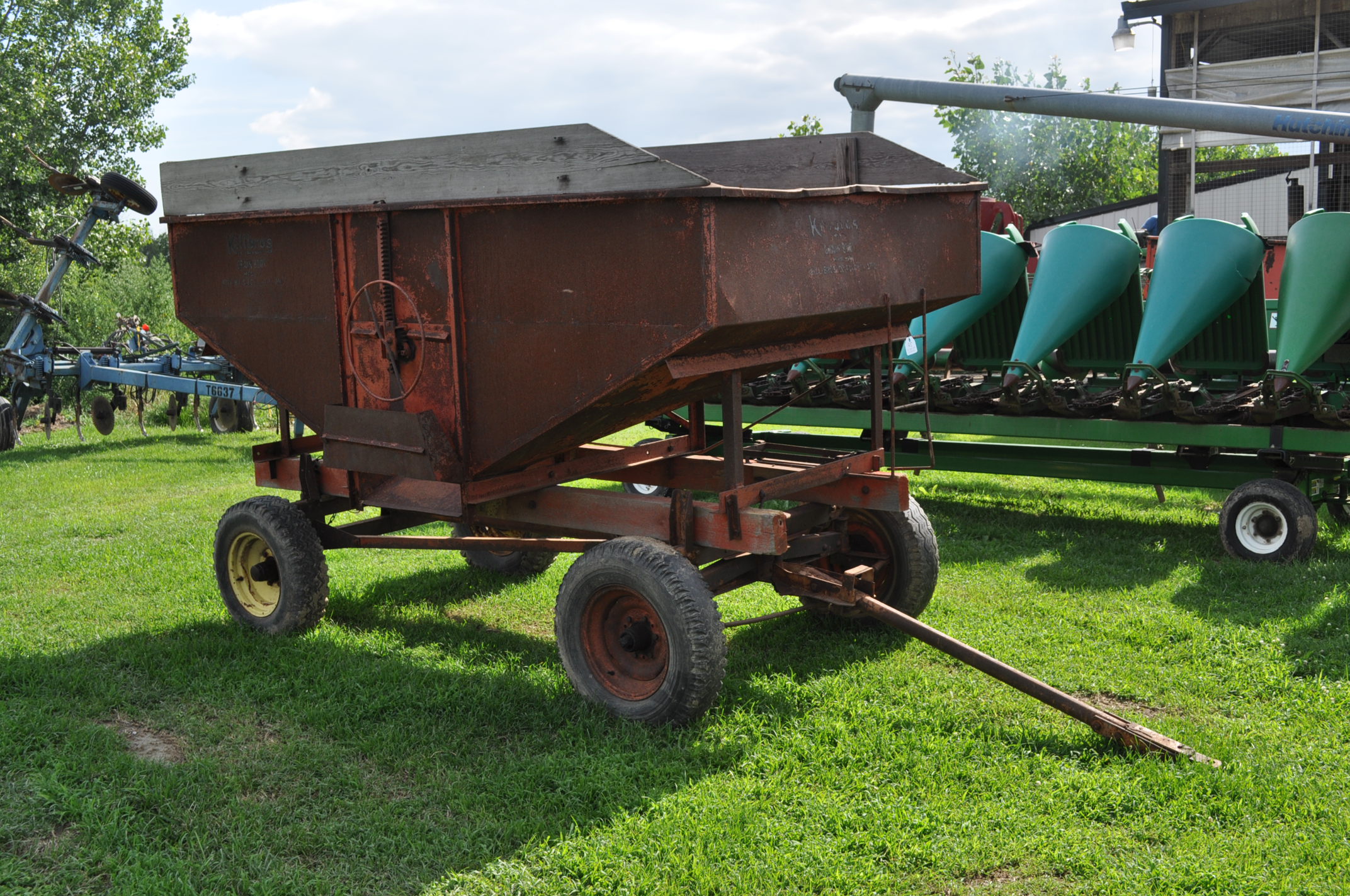 Killbros. 150 Bushel Gravity Bed Wagon