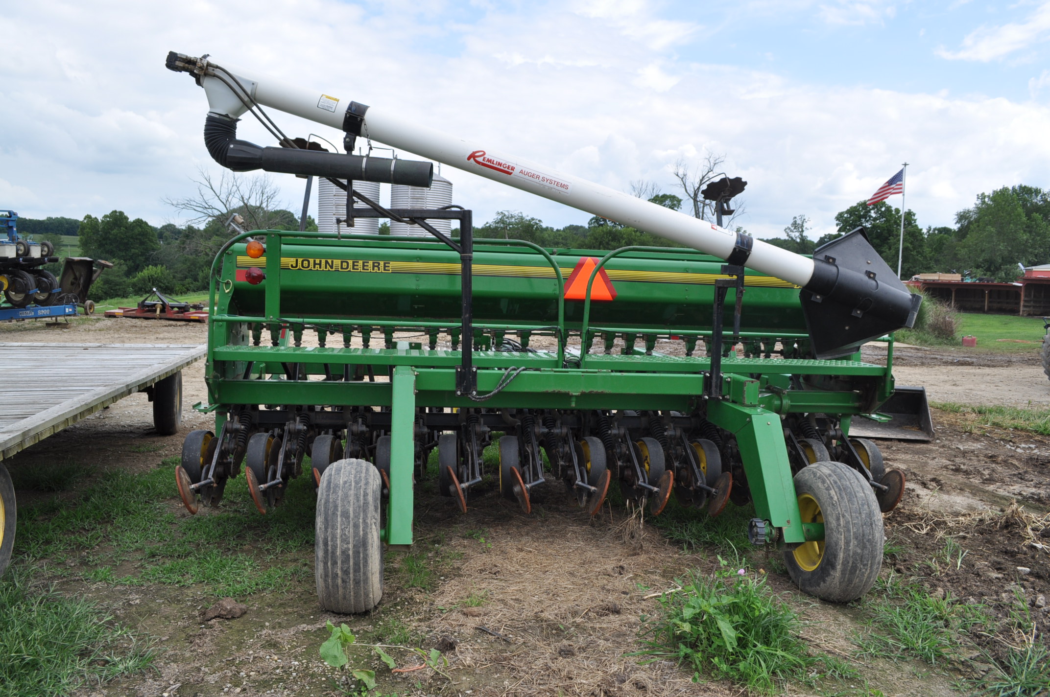 15ft John Deere 750 Drill, dolly wheel hitch, markers, 7.5