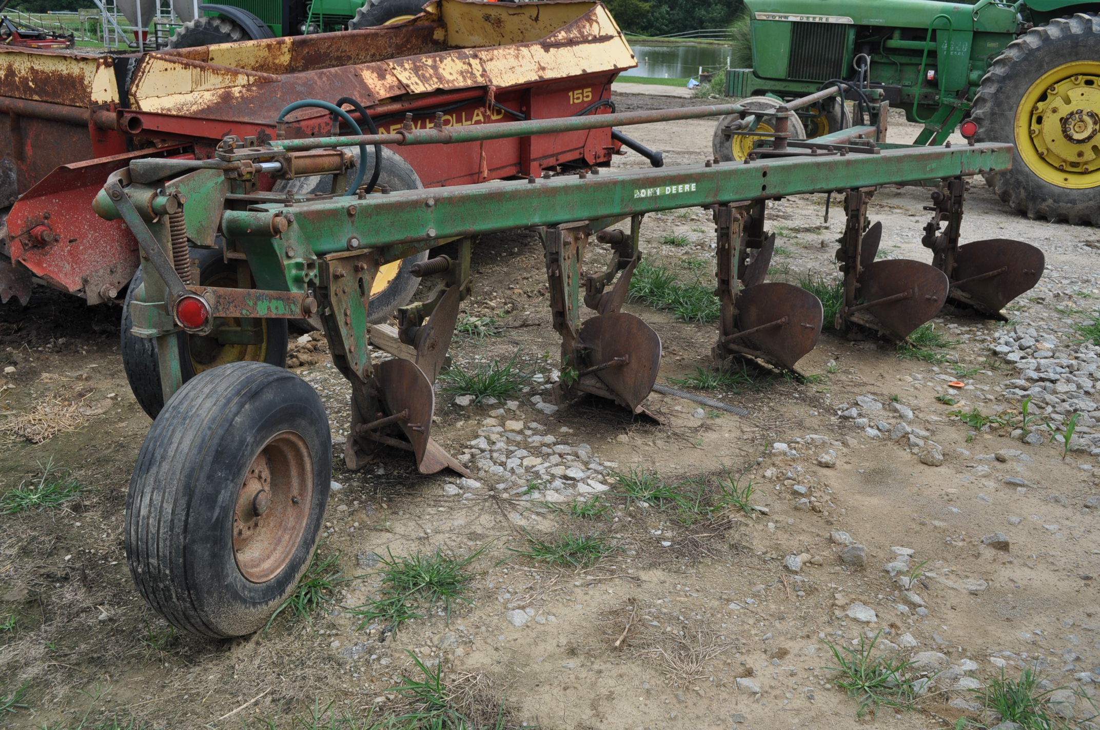 John Deere 1450 Moldboard Plow, 5 bottom, semi mounted, coulters