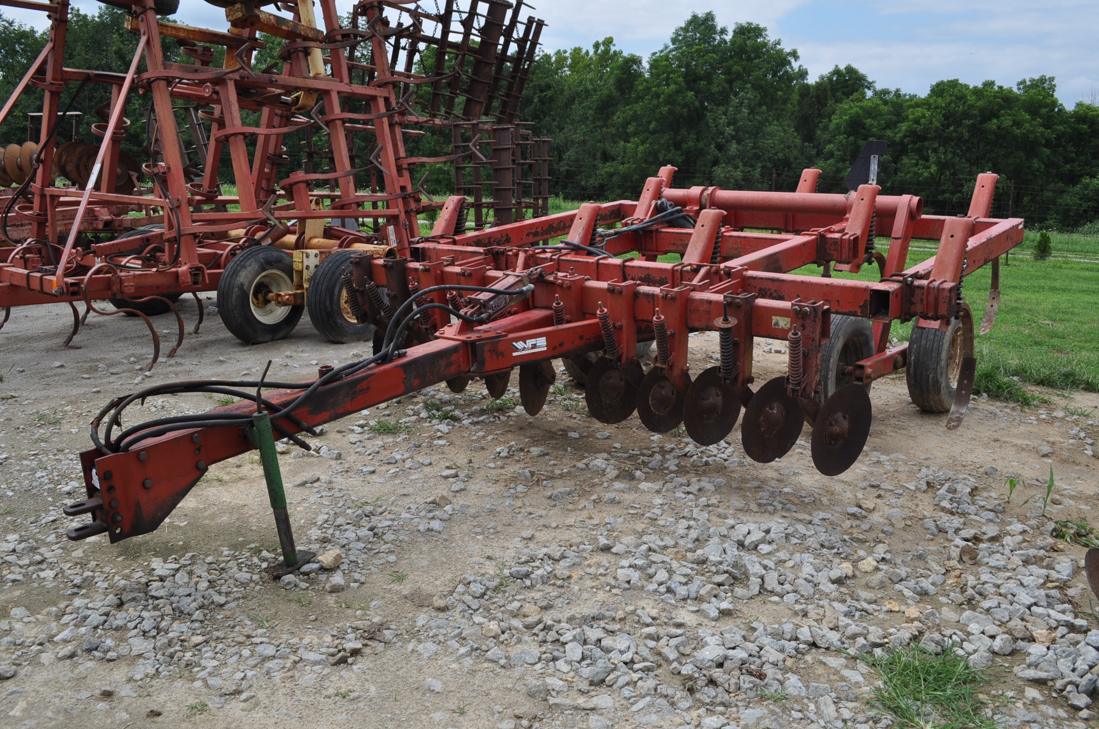 White 435 Disc Chisel Plow, 9 shank, walking tandems, 9.5 L - 15 tires ...