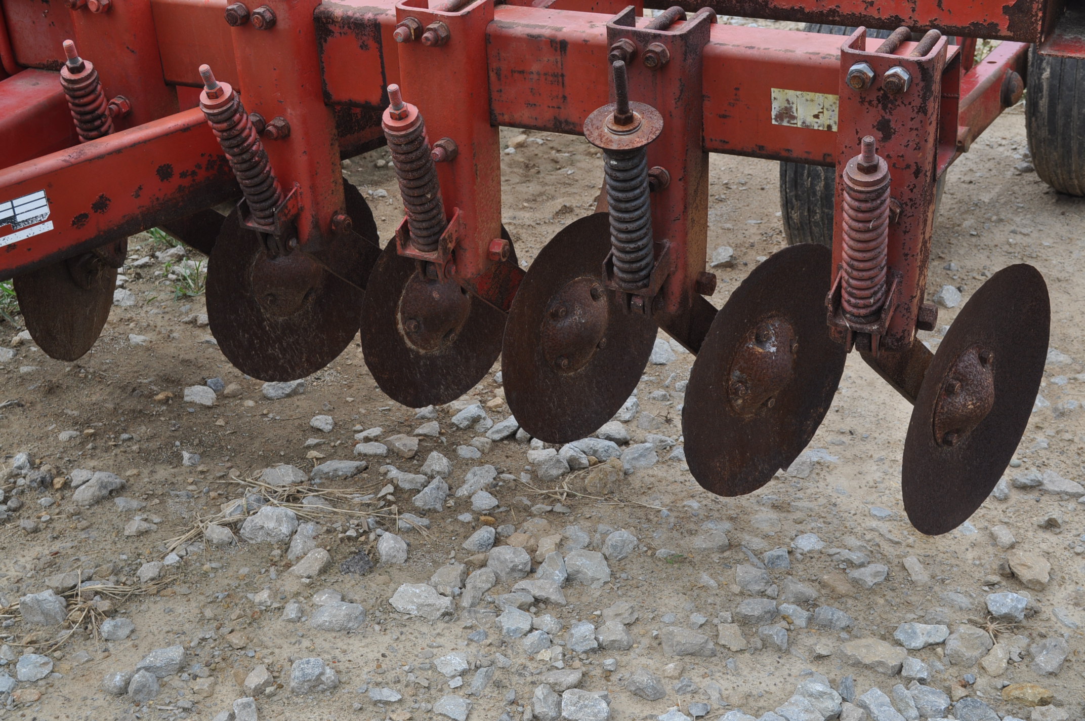 White 435 Disc Chisel Plow, 9 shank, walking tandems, 9.5 L 15 tires