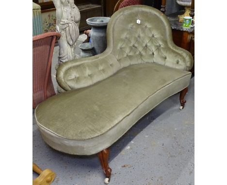 A late Victorian button-back upholstered chaise 