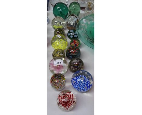 2 Victorian paperweights, a Caithness paperweight, and 12 others (15) 
